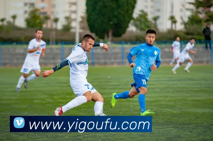 男篮世界杯：中国队小组赛失利，战术轮换暴露问题影响晋级走势